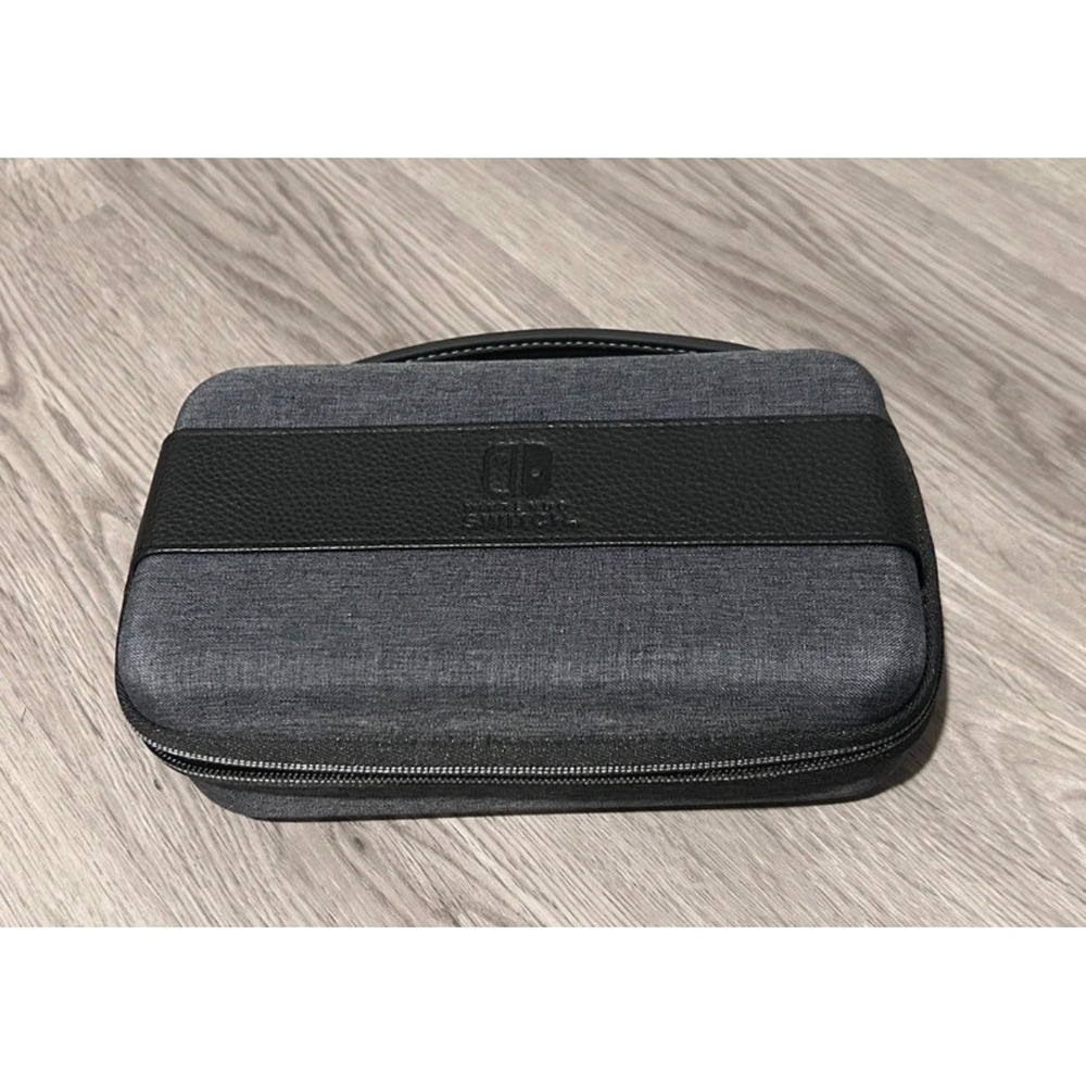 Nintendo Switch Game Traveler Deluxe System Case Gray Black Excellent Hard Shell